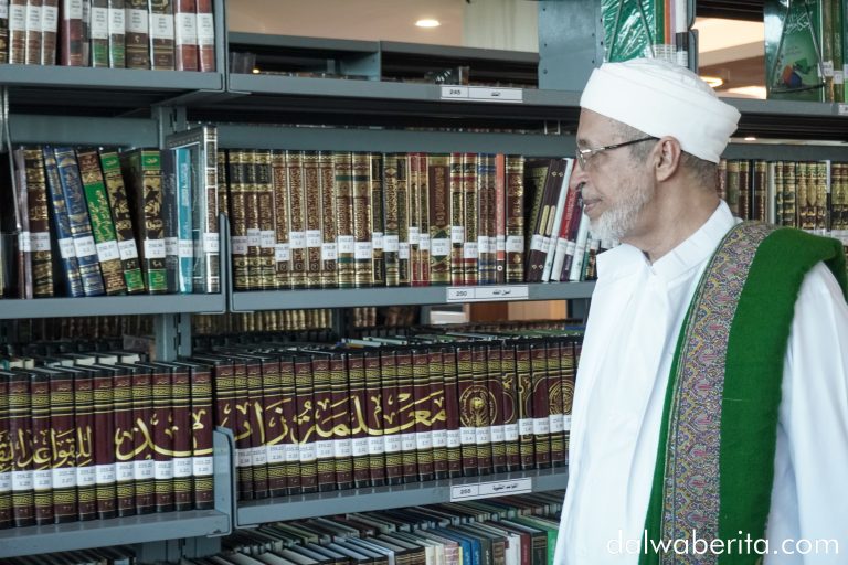 REKTOR UNIVERSITAS AL-AHQAF YAMAN KUNJUNGI PERPUSTAKAAN PONPES DALWA, PERKUAT KERJA SAMA AKADEMIK DAN KEILMUAN