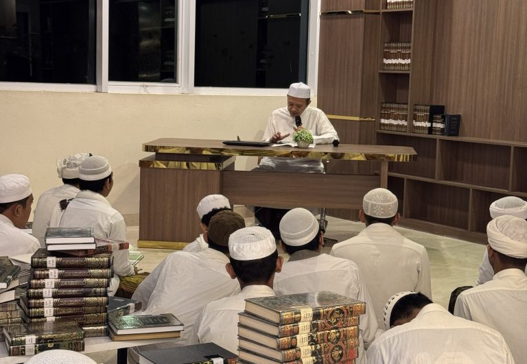 MENGASAH KEMAMPUAN SANAD: PERPUSTAKAAN DALWA JADI PUSAT KAJIAN TAKHRIJUL HADITS BAGI SANTRI ALIYAH