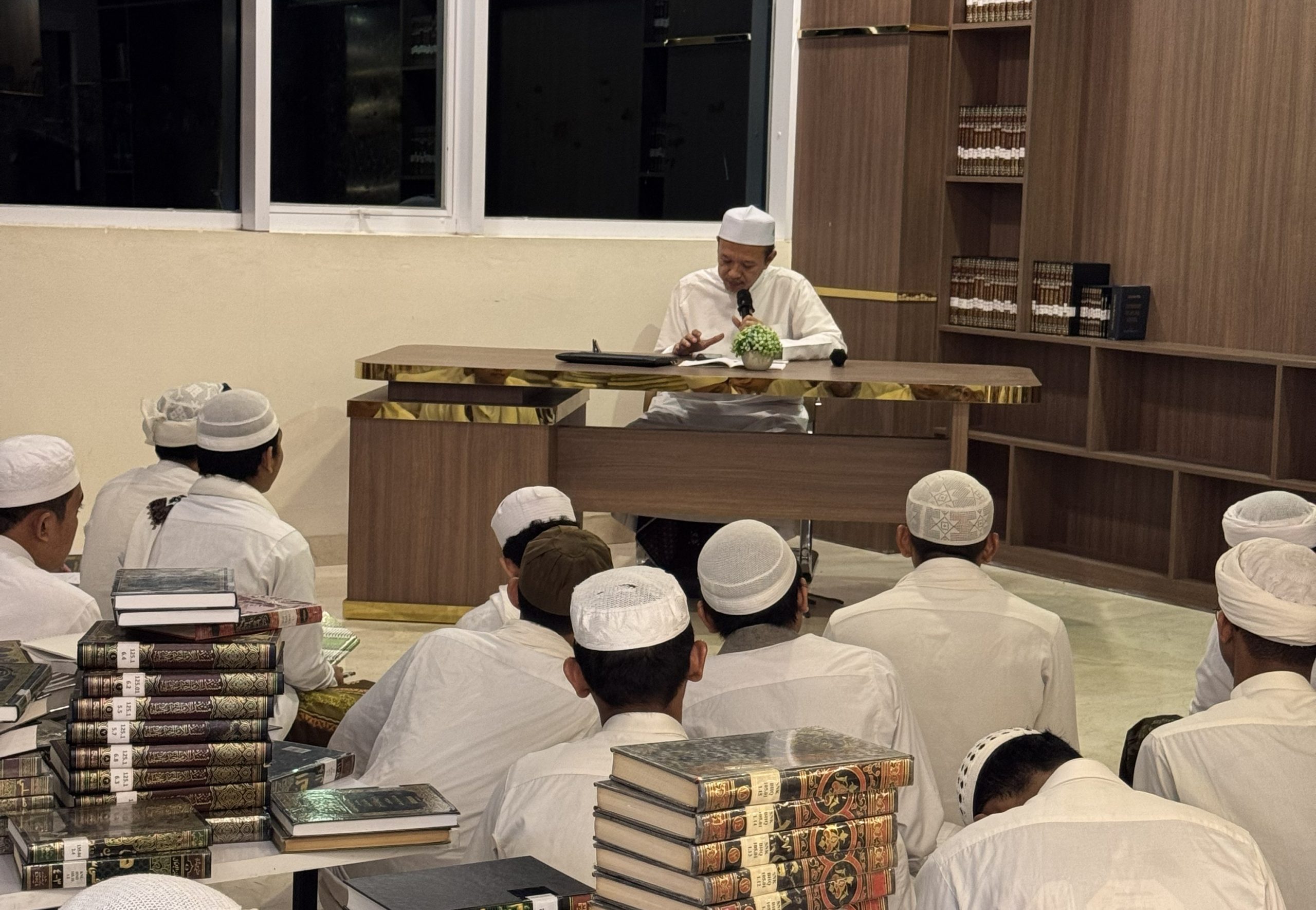 MENGASAH KEMAMPUAN SANAD: PERPUSTAKAAN DALWA JADI PUSAT KAJIAN TAKHRIJUL HADITS BAGI SANTRI ALIYAH